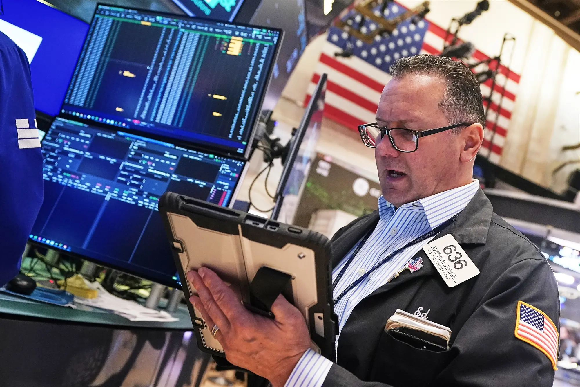 Wall Street: Ράλι με «καύσιμα» το AI και την αποκλιμάκωση στα ομόλογα