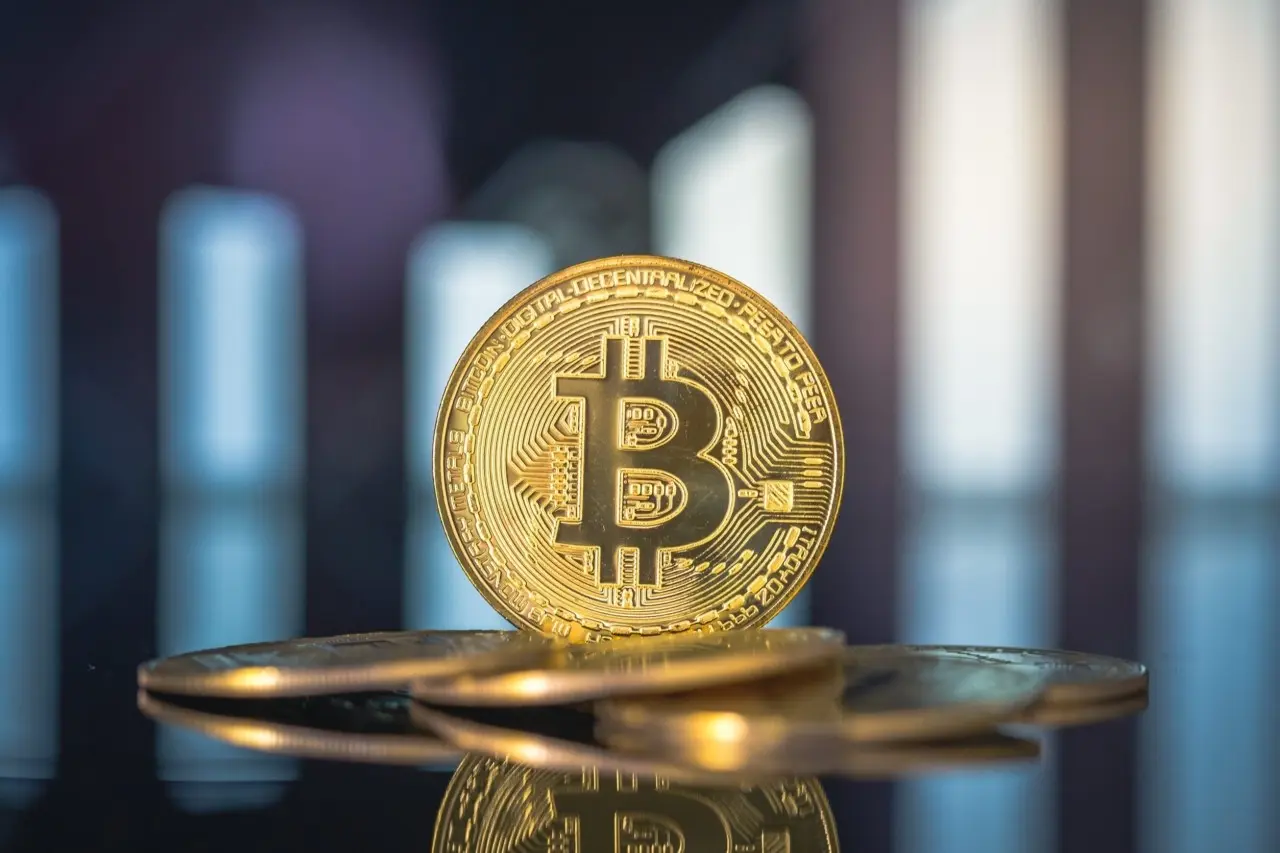 Bitcoin: Επιστροφή στα $3 τρισ. για τα crypto – Γιατί οι traders φοβούνται απότομες διακυμάνσεις