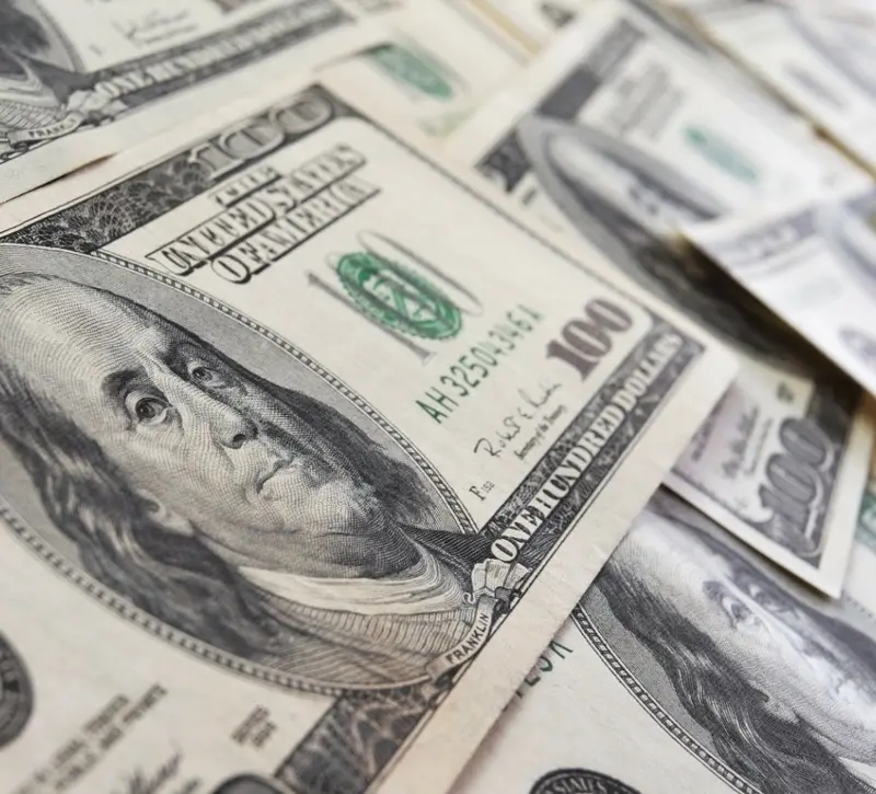 Σε νέο υψηλό έτους το δολάριο: Ο πόλεμος ΗΠΑ-Ιράν ενισχύει το ασφαλές καταφύγιο