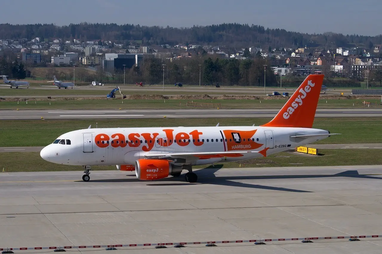 EasyJet: Βουτιά 70% στα κέρδη λόγω καυσίμων και χαμηλότερης ζήτησης