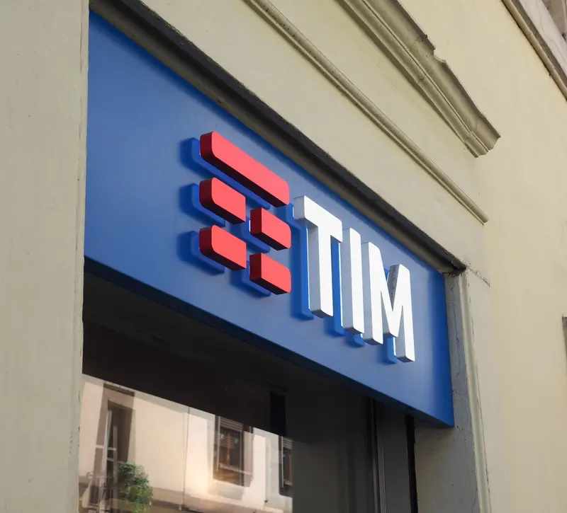 Πρόταση-μαμούθ 10,8 δισ. ευρώ της Poste για την πλήρη εξαγορά της Telecom Italia