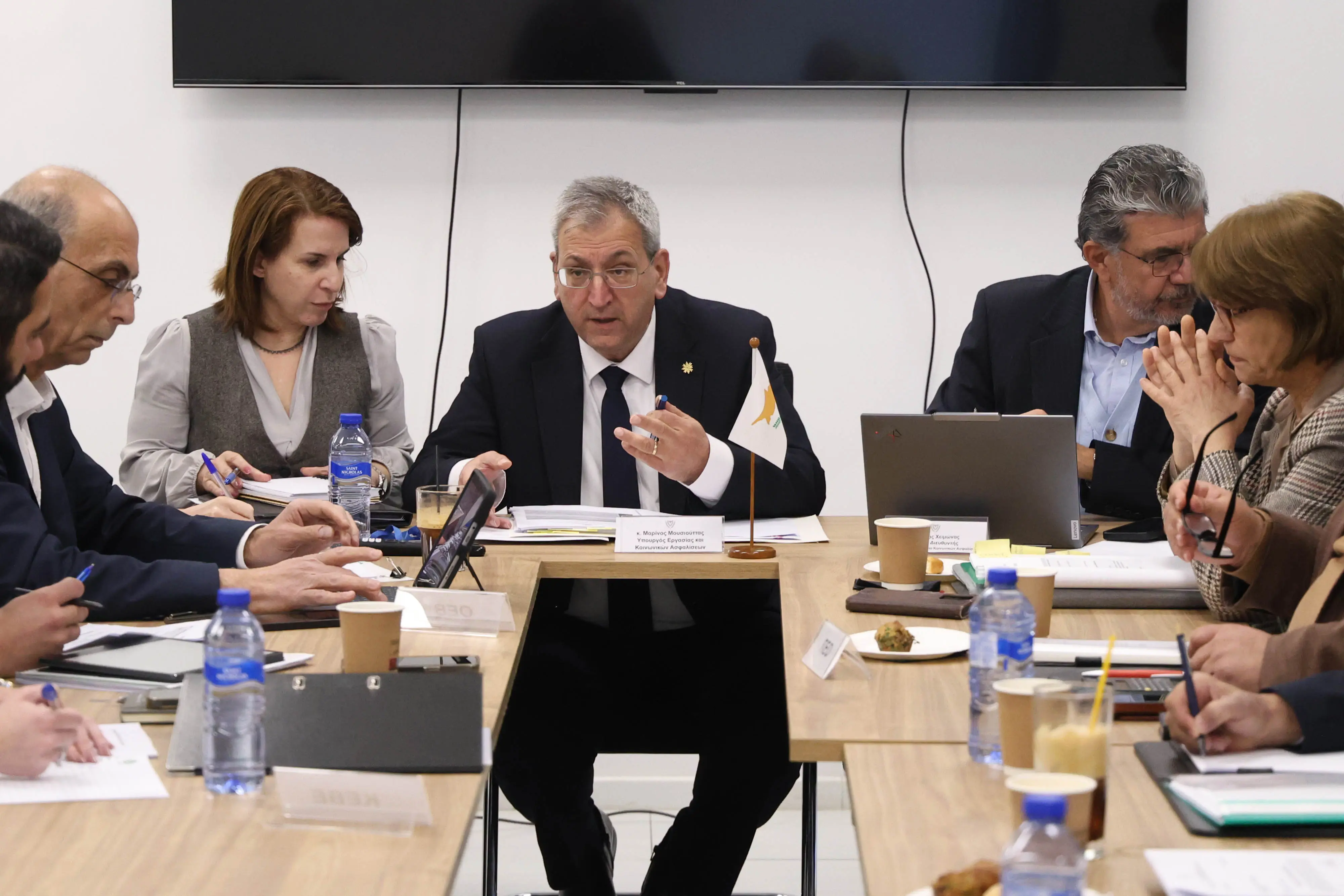 Αυξήσεις πάνω από 200 ευρώ για 8 χιλ. συνταξιούχους – Αρχίζει κύκλο επαφών και με κόμματα ο ΥΠΕΡΓ