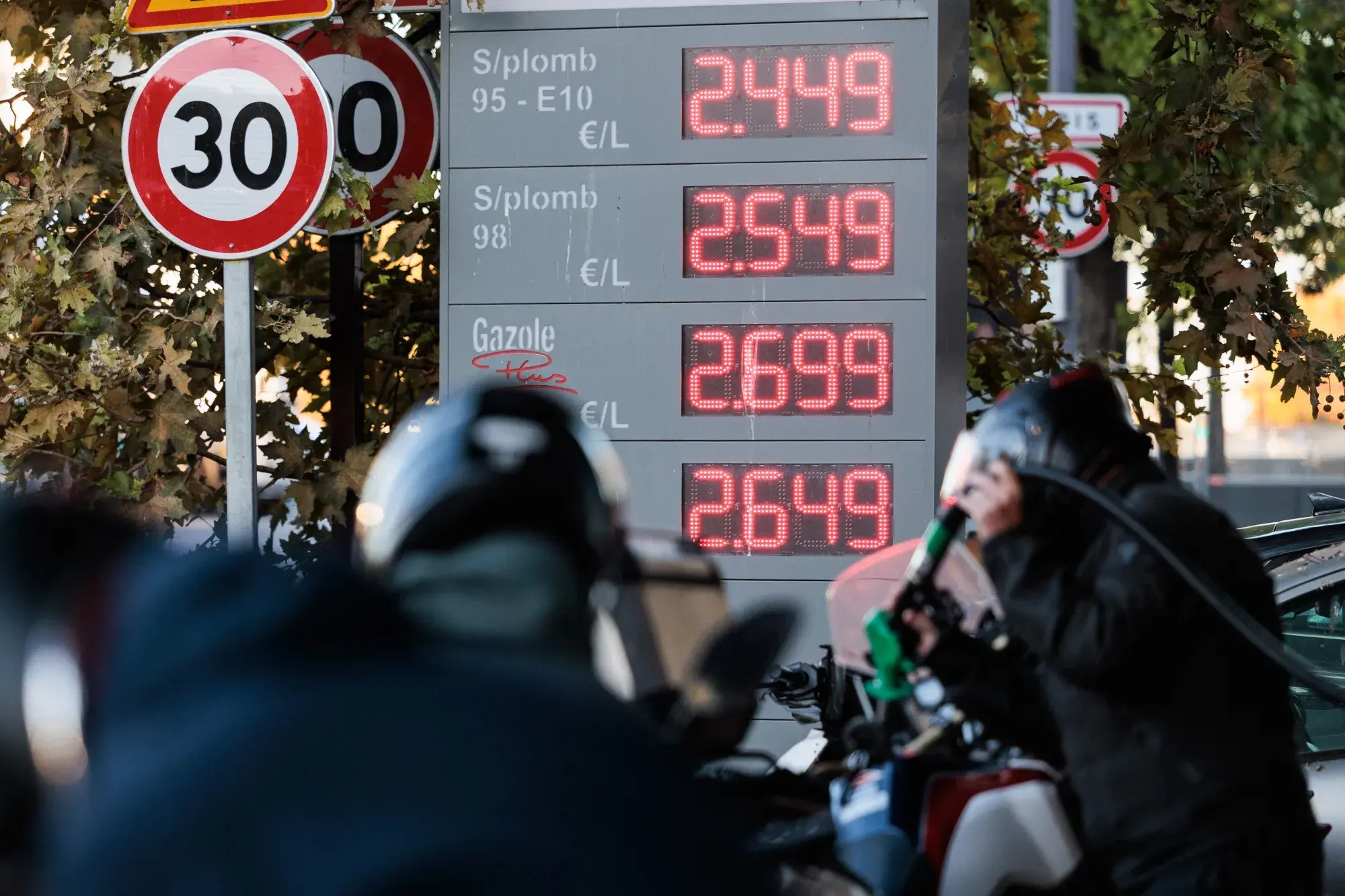 Ντίζελ: Σε ιστορικό υψηλό η μέση τιμή στα πρατήρια καυσίμων της ΕΕ – Άγγιξε τα 2,23 ευρώ το λίτρο