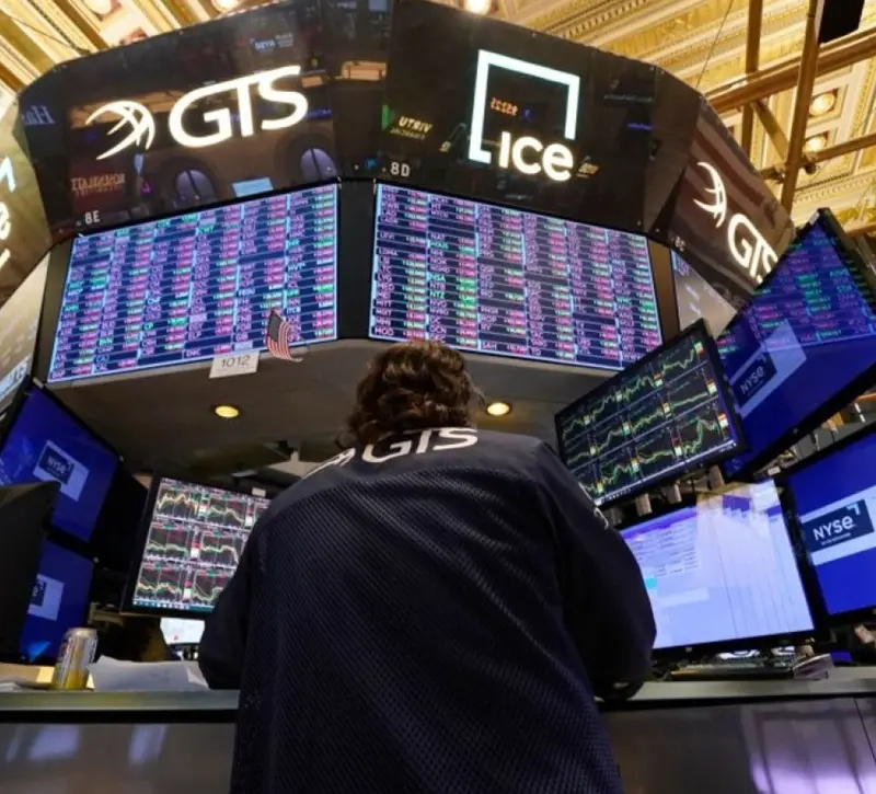 Wall Street: Πιέσεις από ομόλογα και πετρέλαιο – Η Oracle επιβαρύνει τον Nasdaq