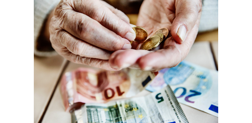 «Λίφτινγκ» και στη μικρή επιταγή με τη μεταρρύθμιση – Τα δύο σενάρια για το επίδομα χαμηλοσυνταξιούχων