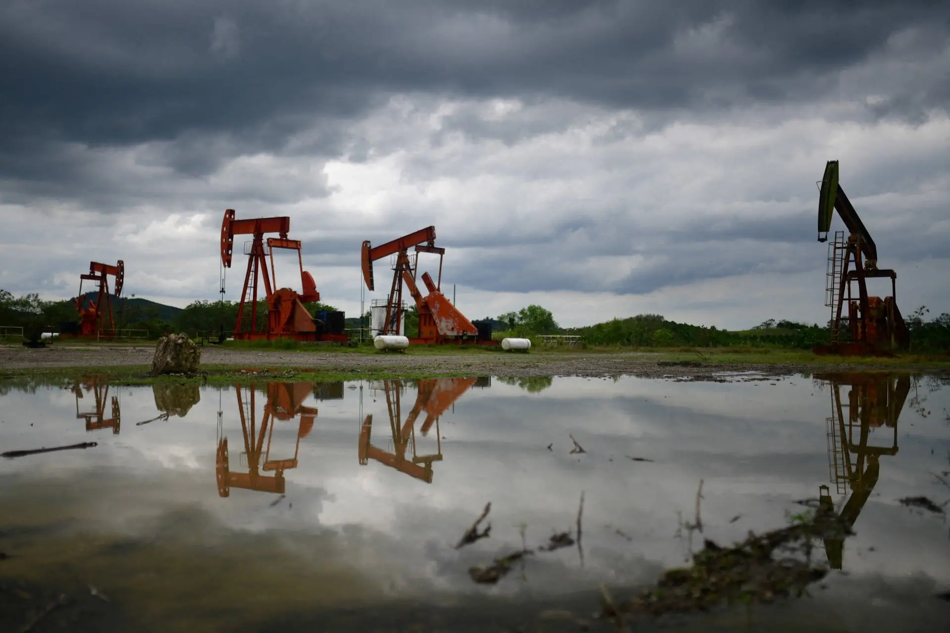 Πετρέλαιο: Το Brent βυθίστηκε για πρώτη φορά κάτω από τα προ πολέμου επίπεδα – Θα έχει συνέχεια η βουτιά;