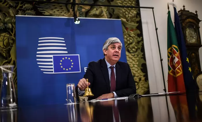 Επαινεί και εκταμιεύει €748εκ. στην Ελλάδα το Eurogroup