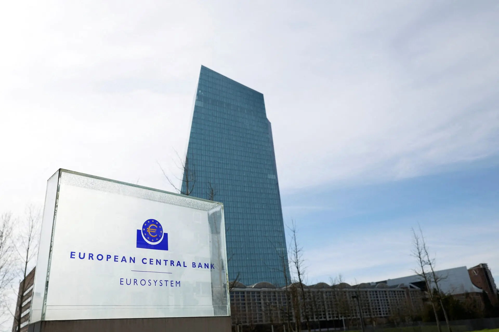 Προειδοποίηση ΕΚΤ για την κλιματική αλλαγή – Πώς πλημμύρες και πυρκαγιές απειλούν την οικονομία