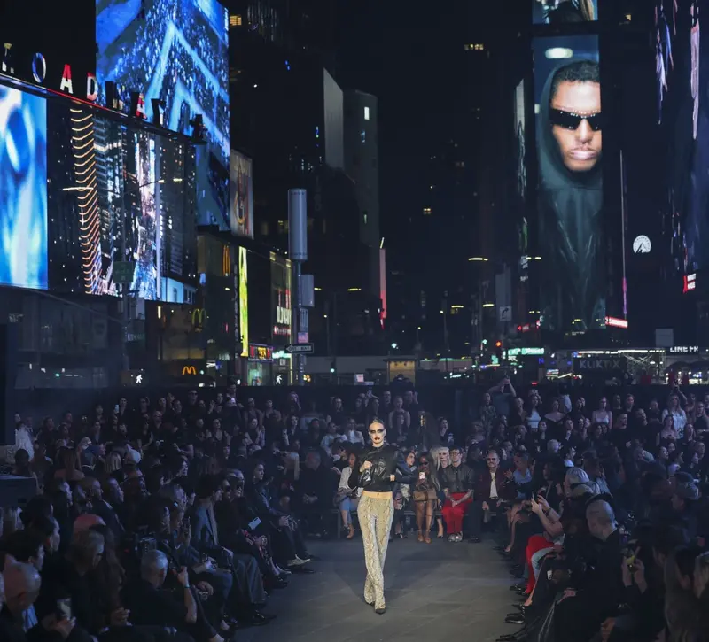 Το μεγάλο comeback της Gucci με show-υπερπαραγωγή στην Times Square