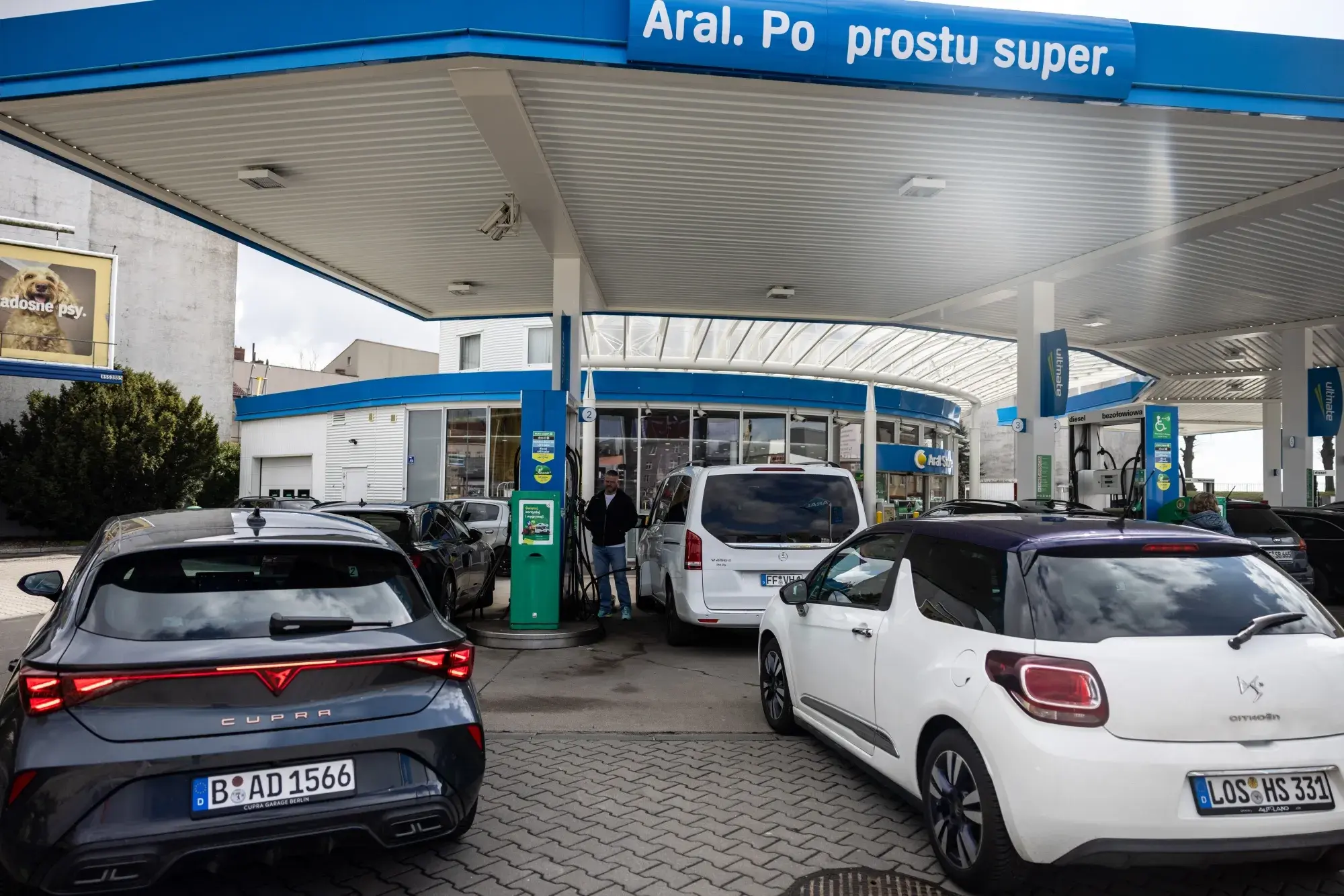 Καύσιμα: Η Πολωνία πήρε μέτρα για τις τιμές και πλέον έχει «τουρίστες της βενζίνης»