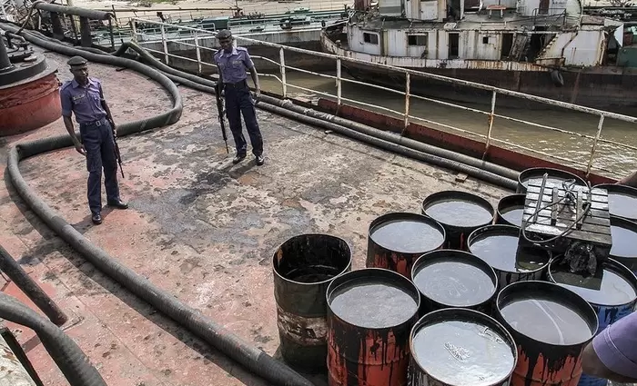 Πετρέλαιο: Πτώση σχεδόν 2% για Brent και WTI παρά την επίθεση κοντά στο Ορμούζ – Στο επίκεντρο η προσφορά