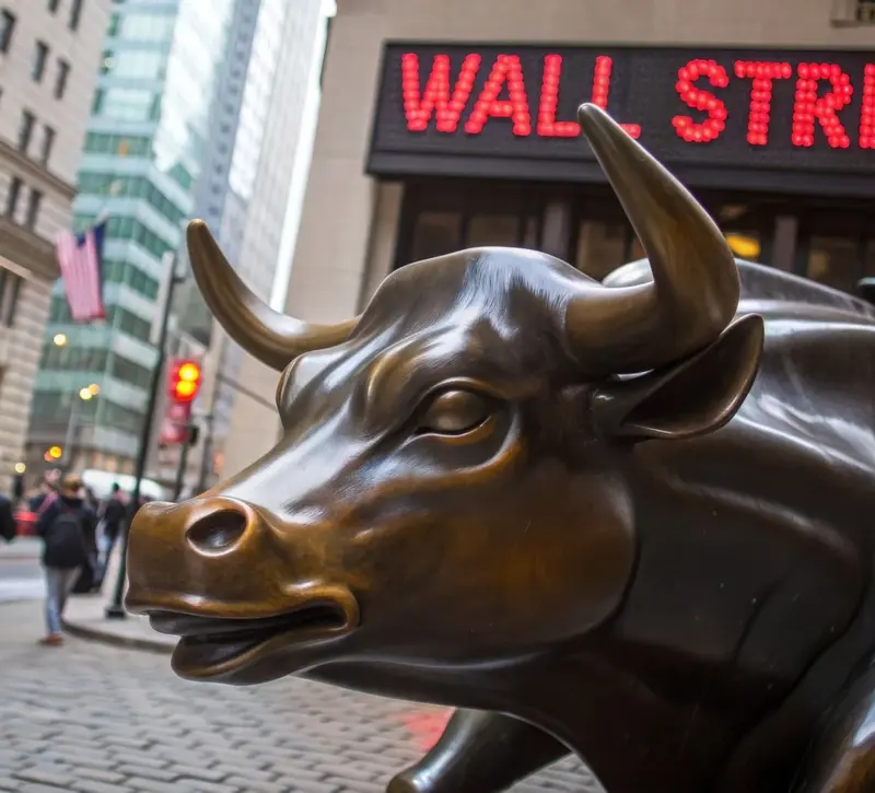 Wall Street: Ιστορικό ρεκόρ μπόνους $49,2 δισ. το 2025 παρά την αβεβαιότητα