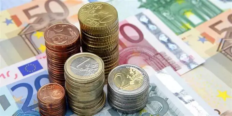 Στο 28% τα έσοδα και στο 25% οι δαπάνες του κρατικού προϋπολογισμού έως τον Απρίλιο