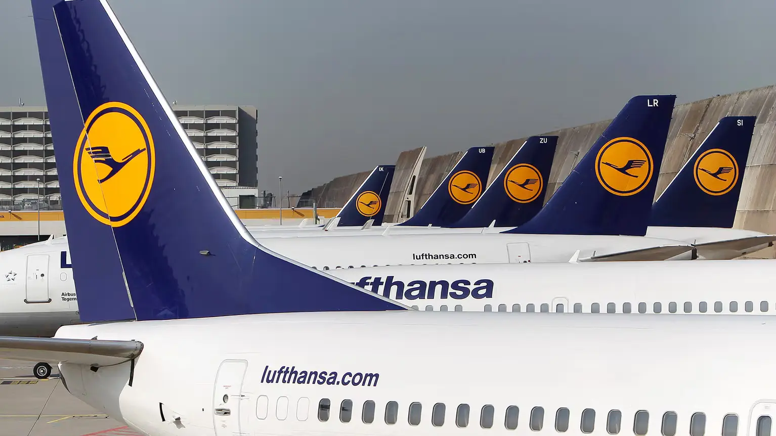 Η Lufthansa καθησυχάζει για τα καύσιμα και ποντάρει στις κρατήσεις του καλοκαιριού