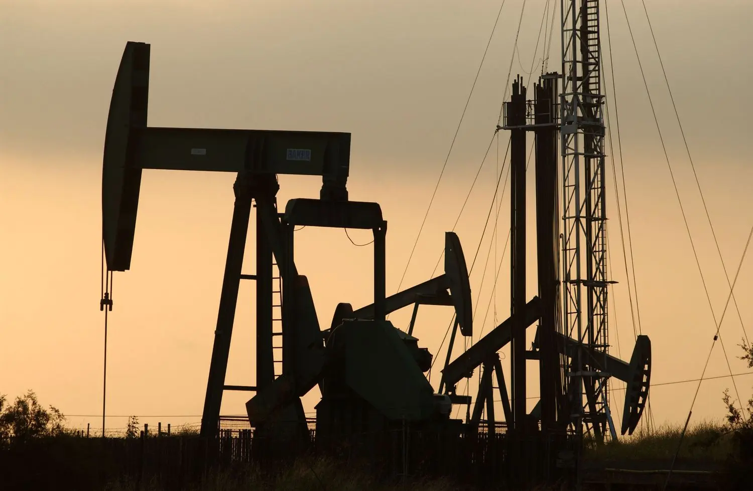Πετρέλαιο: Συνεχίζει πτωτικά το Brent, κοντά στα 87 δολάρια με εβδομαδιαίες απώλειες άνω του 7%