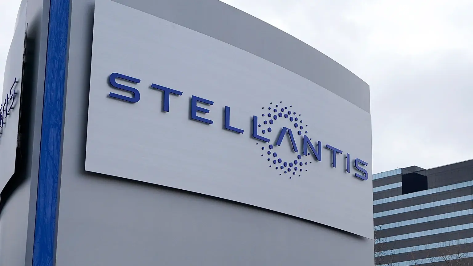 Stellantis: 5ετής επένδυση €60 δισ. με 60 νέα μοντέλα έως το 2030