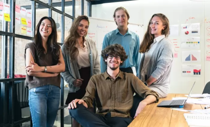 Η γενιά των πολλαπλών εισοδημάτων: Η Gen Z αλλάζει την αγορά εργασίας στις ΗΠΑ