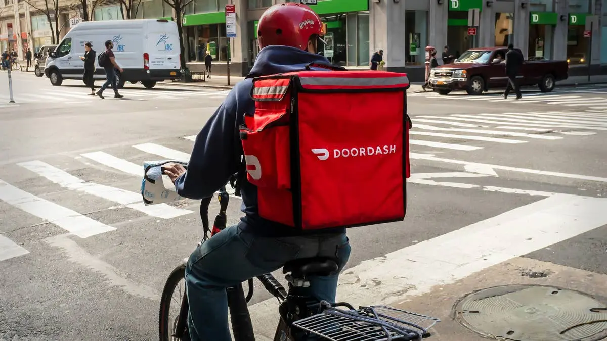 Νέο μεγάλο deal στην αγορά διανομών: Η DoorDash εξαγοράζει την Instacart έναντι $17 δισ.