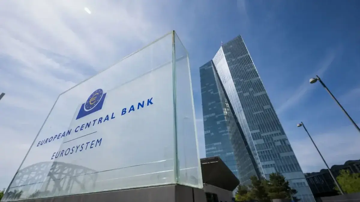 ΕΚΤ: Αμετάβλητα στο 2,5% τα επιτόκια – Ανοικτός ο δρόμος για νέα αύξηση τον Δεκέμβριο