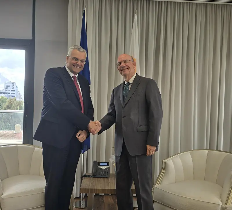 Συζήτησαν ενίσχυσαν διμερών σχέσεων ο Μ. Κεραυνός με τον Γερμανό Πρέσβη