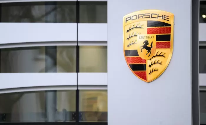Porsche: Λειτουργικά κέρδη 1,35 δισ. στο α’ εξάμηνο – Διατηρεί αμετάβλητους τους στόχους για το 2026