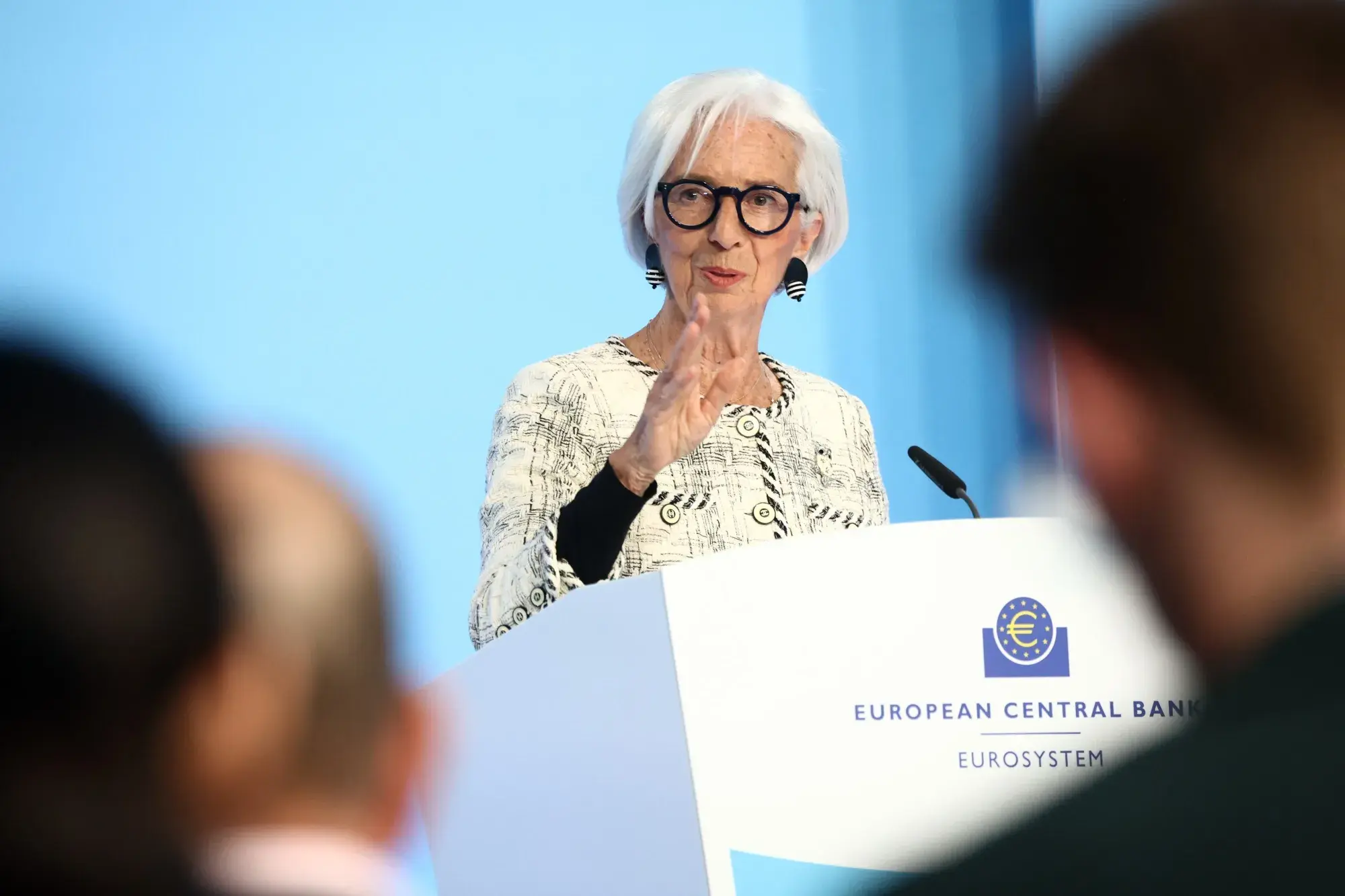 Λαγκάρντ: Aυξημένοι κίνδυνοι λόγω ενέργειας και γεωπολιτικής αστάθειας, αλλά όχι στασιμοπληθωρισμός