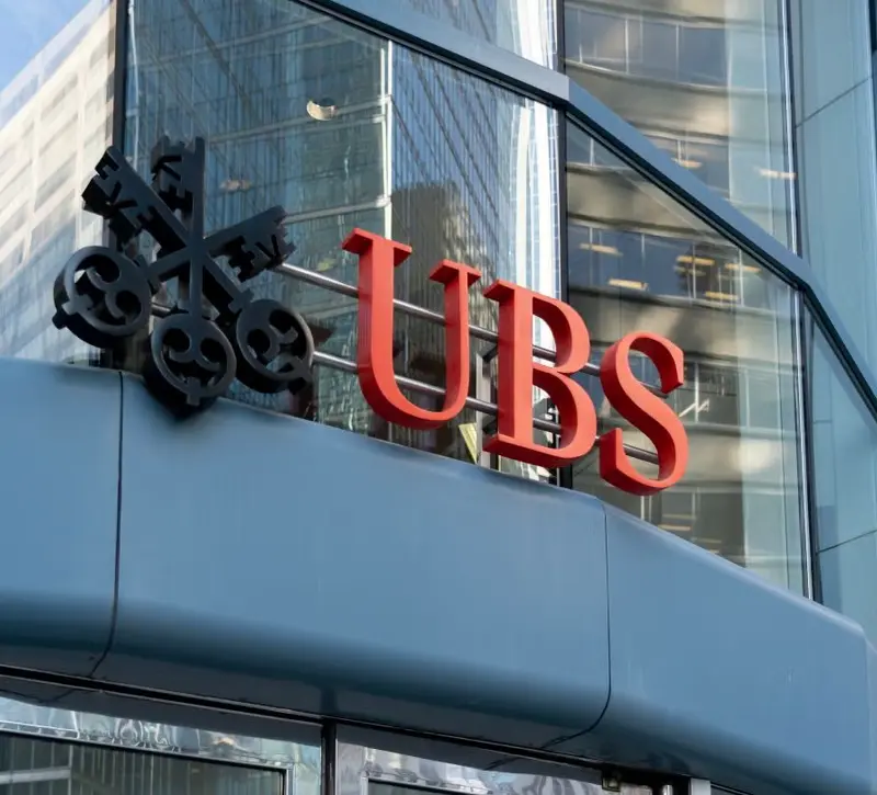 UBS: Τι κερδίζει και τι χάνει αν εγκαταλείψει την Ελβετία – Το δίλημμα των 33 δισ. και τα σενάρια συγχώνευσης