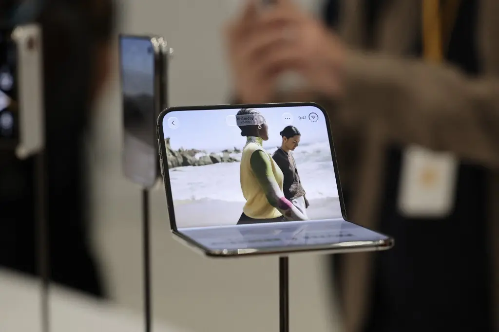 Apple: Πόσα εκατομμύρια αναδιπλούμενα iPhone Duo θα πουλήσει το 2026