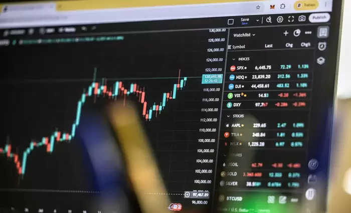 Wall Street: Ο χειρότερος μήνας από το 2008 για τα μικροτσίπ – «Εξαϋλώθηκαν» 2,2 τρισ. δολάρια