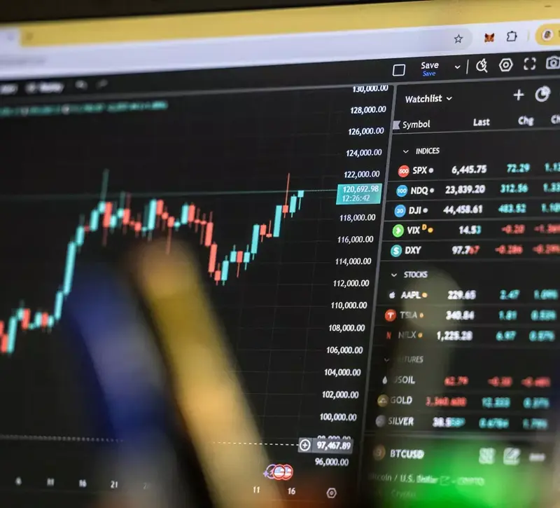Wall Street: Ο χειρότερος μήνας από το 2008 για τα μικροτσίπ – «Εξαϋλώθηκαν» 2,2 τρισ. δολάρια