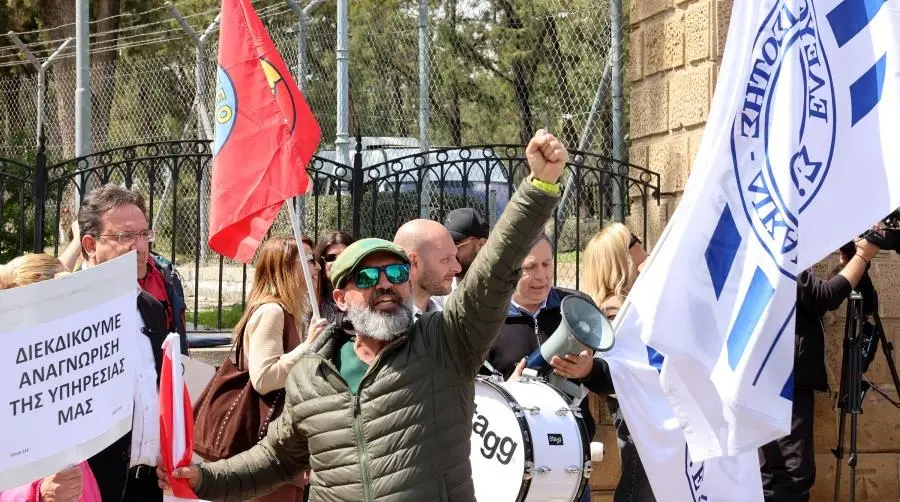 Έξω από το Προεδρικό με αιτήματα σήμερα οι εργαζόμενοι σε προγράμματα του ΥΠΑΝ