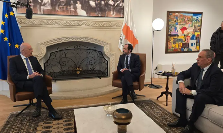 Δένδιας: Η Ελλάδα στο πλευρό της Κύπρου - «Θα δώσουμε όποια βοήθεια μπορούμε»