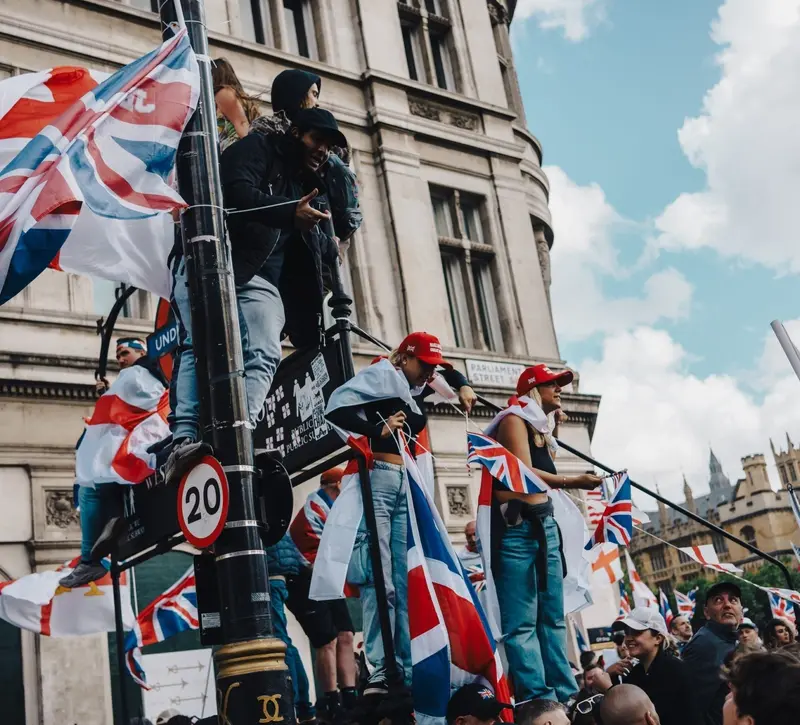 Μία δεκαετία μετά, το Brexit βρίσκεται και πάλι στο προσκήνιο
