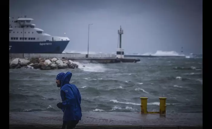 Δεμένα πολλά από τα πλοία στην Ελλάδα λόγω κακοκαιρίας