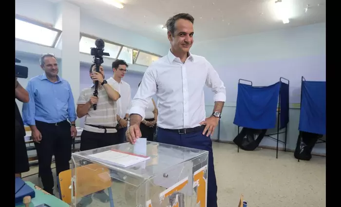 Νίκη της Νέας Δημοκρατίας δείχνουν οι κάλπες στην Ελλάδα