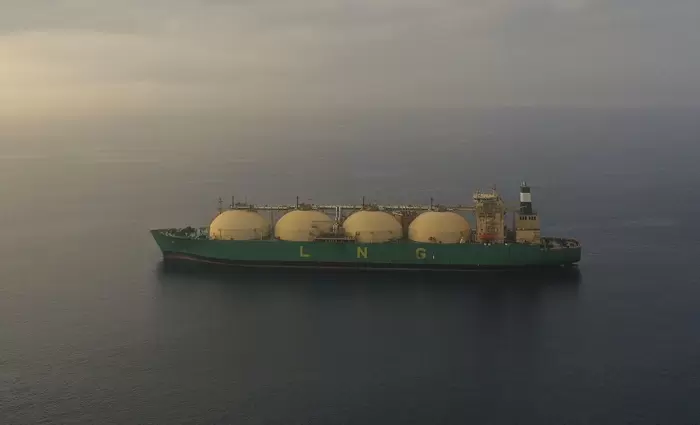 Η Ρωσία επεκτείνει τον «σκιώδη» στόλο LNG ενόψει των νέων ευρωπαϊκών κυρώσεων
