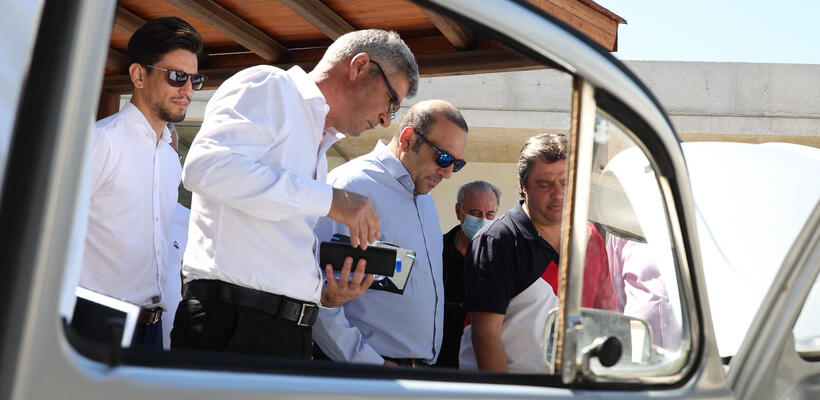 Μαθητές μετέτρεψαν όχημα σε ηλεκτρικό (pics)