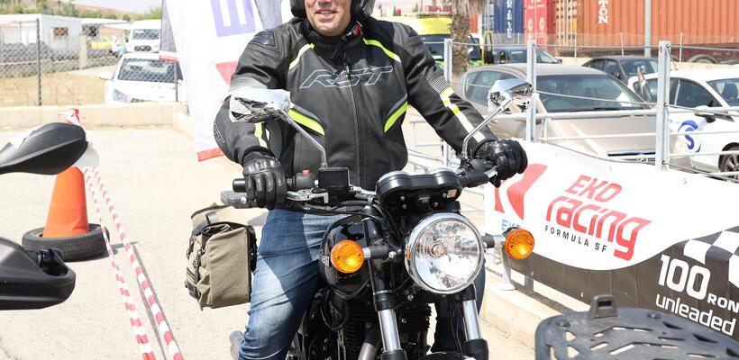 Ο Υπουργός Μεταφορών σε σεμινάρια οδήγησης μοτοσικλέτας (pic)