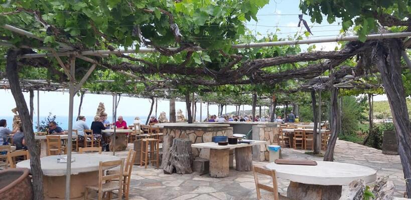 Αυτή είναι η ταβέρνα με την καλύτερη θέα στην Κύπρο (pics)