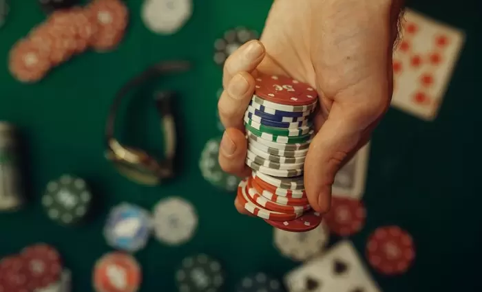 Ελλάδα: Στο στόχαστρο μηνύσεων γνωστοί influencers για προώθηση παράνομου τζόγου