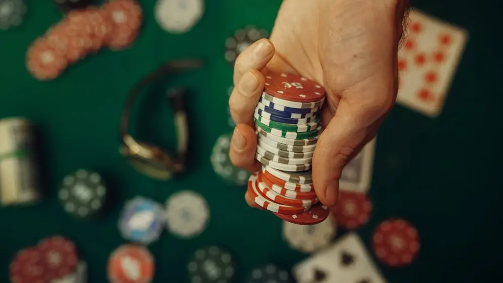 Ελλάδα: Στο στόχαστρο μηνύσεων γνωστοί influencers για προώθηση παράνομου τζόγου