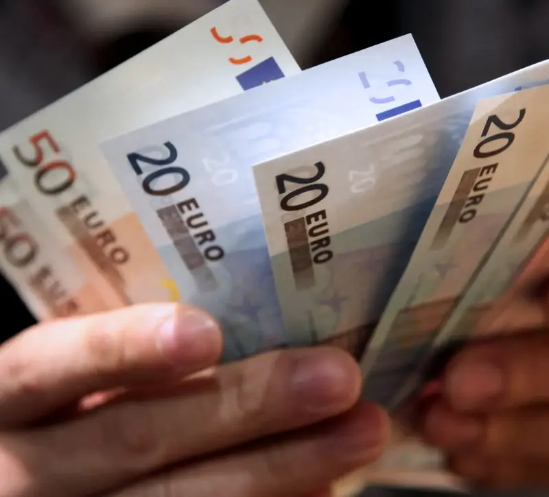 Ένωση Καταναλωτών: Αυξήσεις σε μισθούς και ωφελήματα για να αντιμετωπιστεί η ακρίβεια