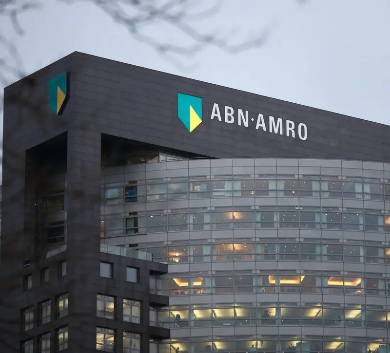 ABN Amro: Το Δημόσιο μειώνει τη συμμετοχή 10,5% – Ανοίγει ο δρόμος για ιδιωτικοποίηση