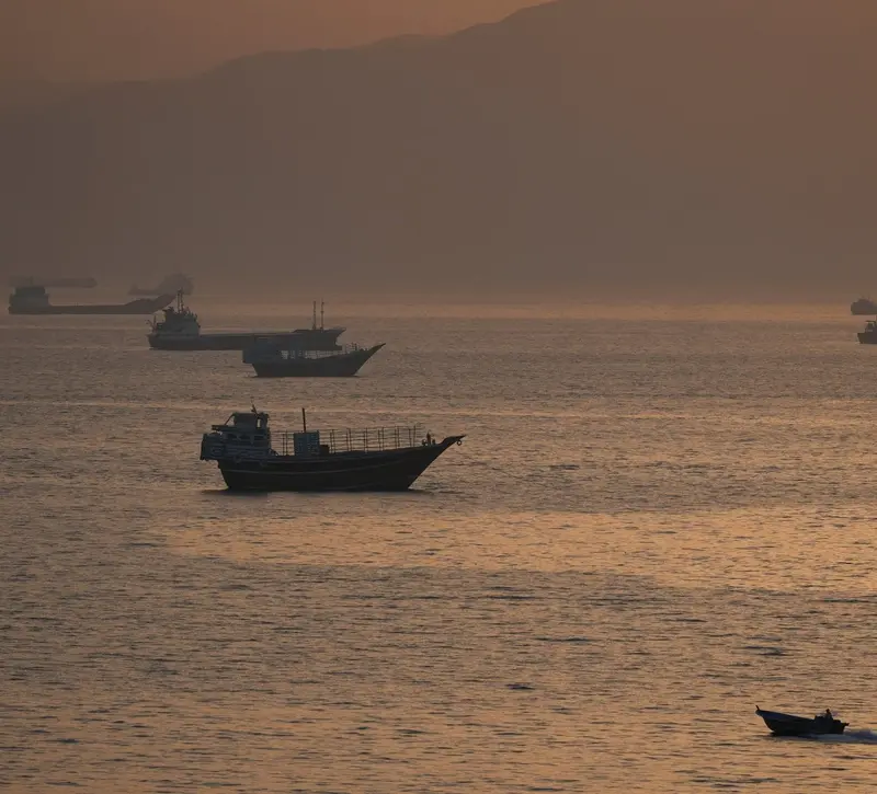 FT: 100.000 δολάρια τον μήνα και μπόνους 50.000 για τους καπετάνιους που περνούν το Ορμούζ