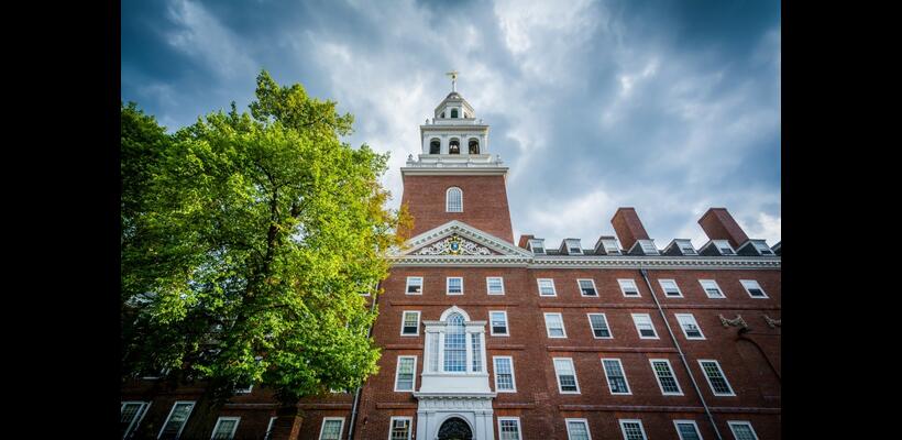 ΗΠΑ: Στο στόχαστρο του Τραμπ Harvard, το Stanford και MIT για τις βίζες ξένων φοιτητών και ερευνητών