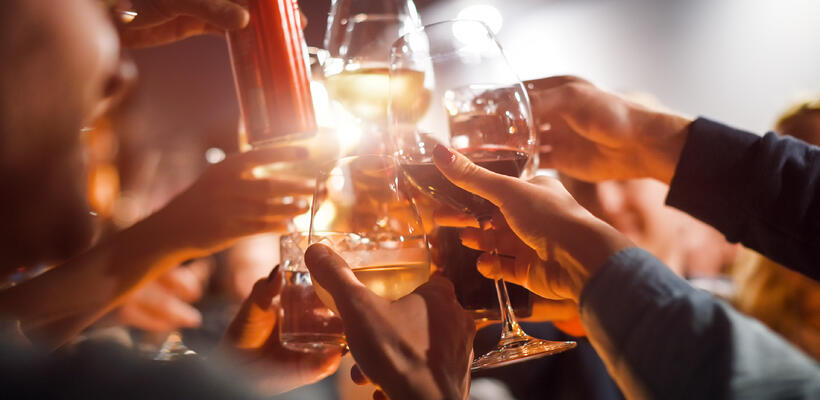 Ποιος είναι ο νέος μέγιστος αριθμός ατόμων σε συναθροίσεις;