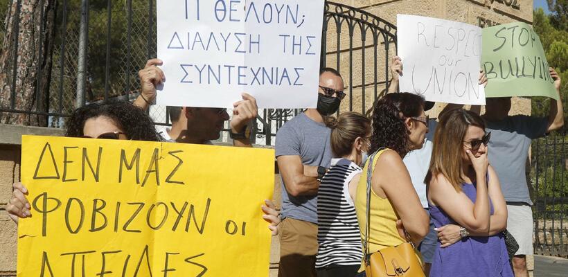 Καταγγέλλουν την απόλυση συνδικαλιστριών από την Αγγλική Σχολή