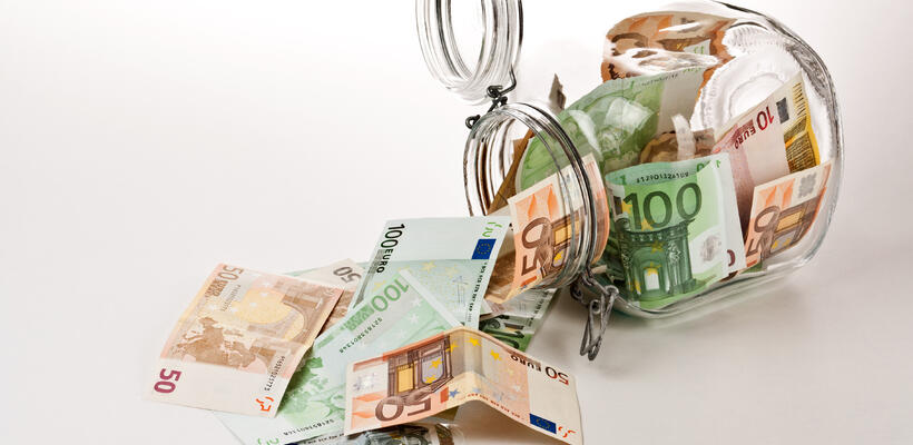 Μειώθηκαν ελαφρώς τα επιτόκια καταθέσεων στην Κύπρο