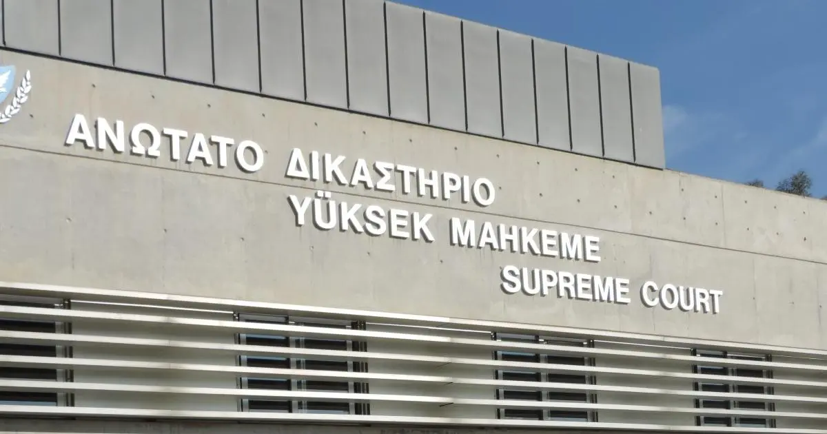 Για τρία νομοθετήματα διασταυρώνουν τα ξίφη τους δικαστικά Βουλή και ΠτΔ