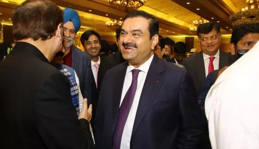 Στη δίνη μεγάλης κρίσης η αυτοκρατορία του Αντάνι - Δίνει μετοχές ως ενέχυρο